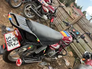 TVS HLX 125 2021 Red