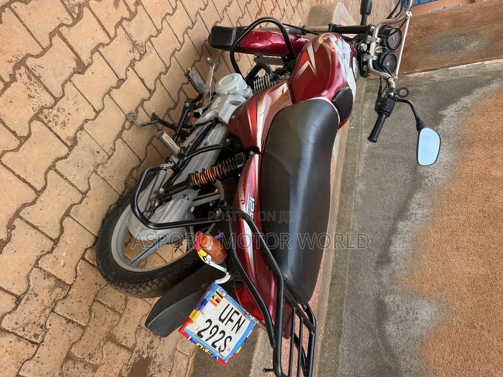 Bajaj CT 125X 2022 Red