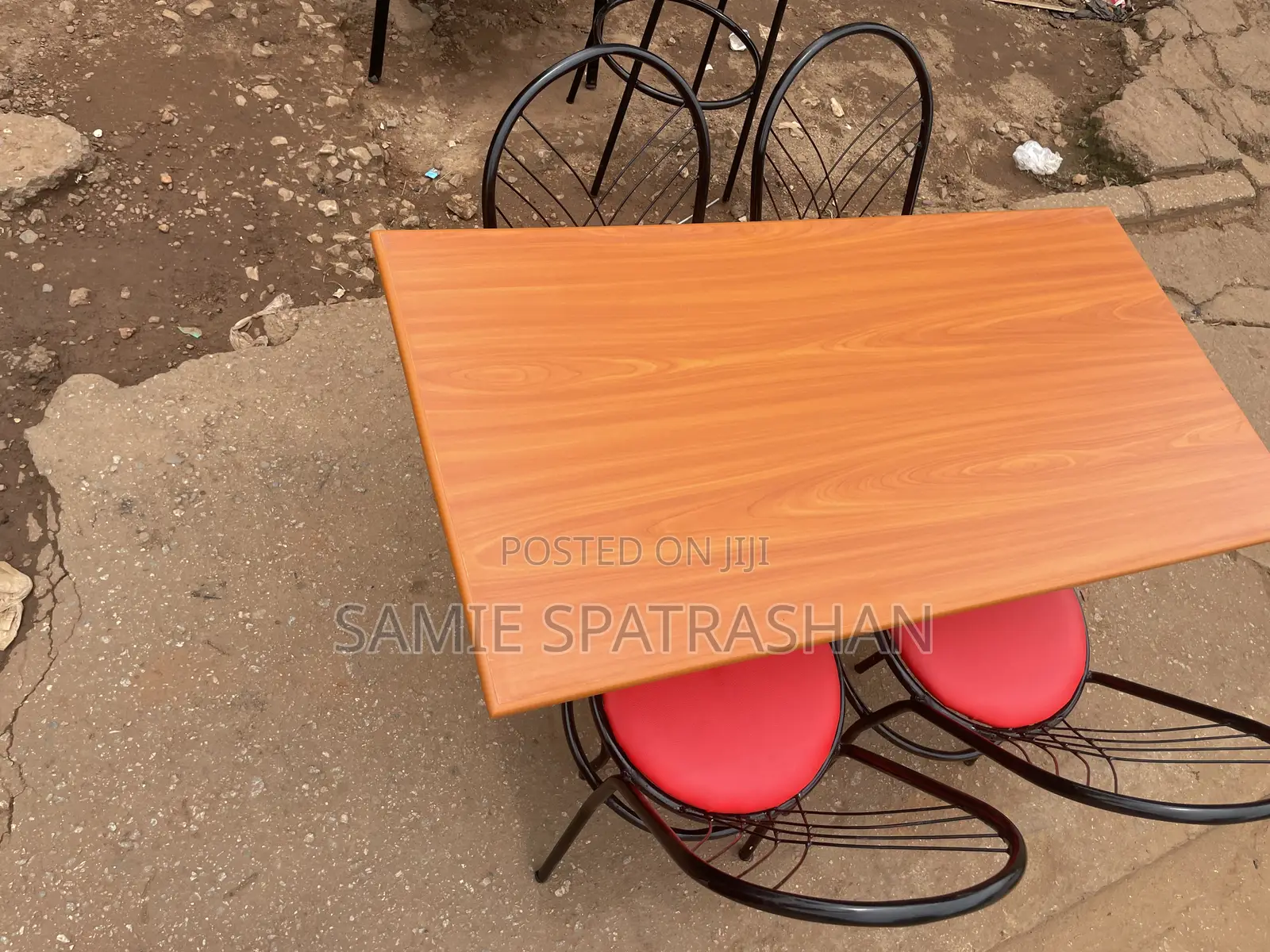 Dining Table 4 Sits
