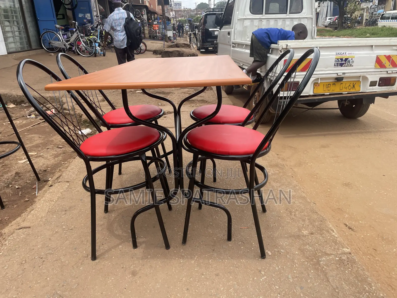 Dining Table 4 Sits