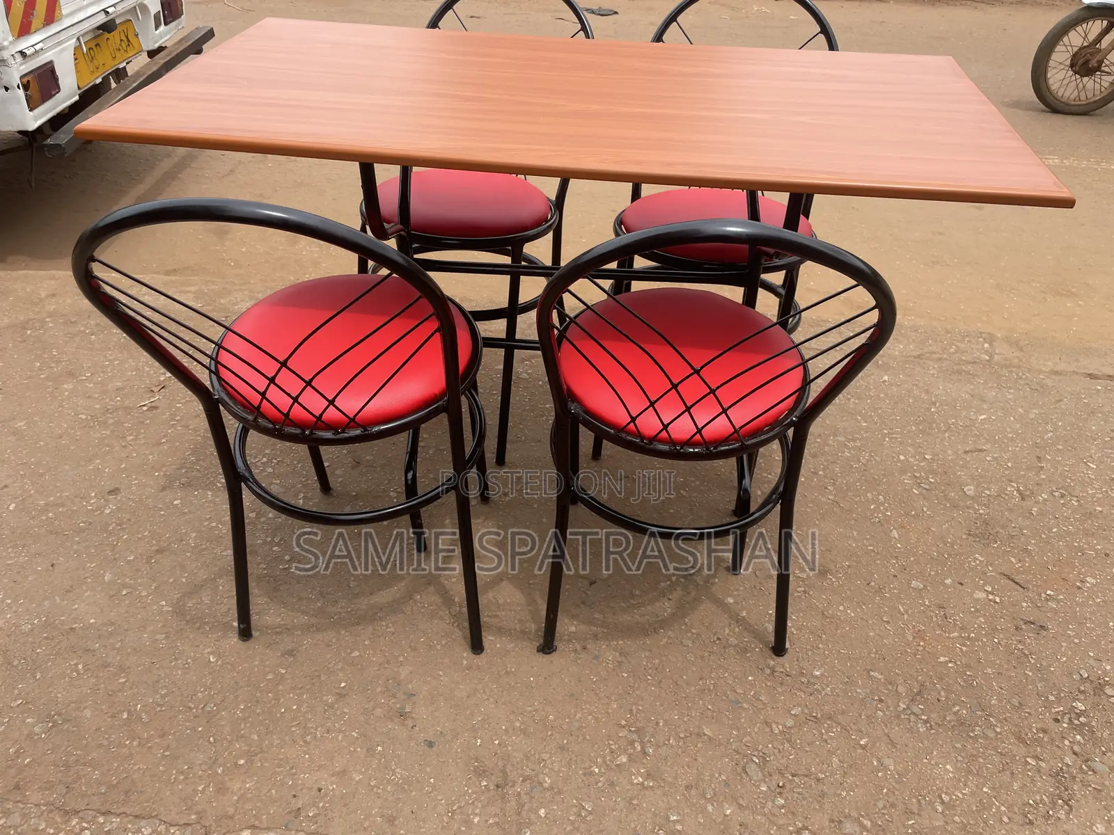 Dining Table 4 Sits