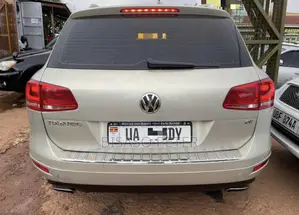 Volkswagen Touareg 2013 Gray