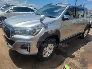 Toyota Hilux 2018 Silver