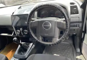 Isuzu D-MAX 2013 White