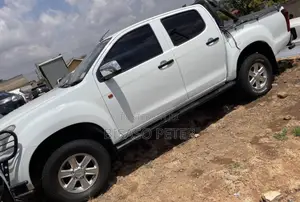 Isuzu D-MAX 2013 White