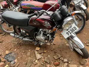 Bajaj Boxer 100 2025 Red