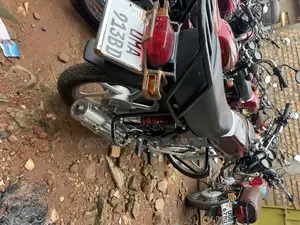Bajaj Boxer 100 2025 Red