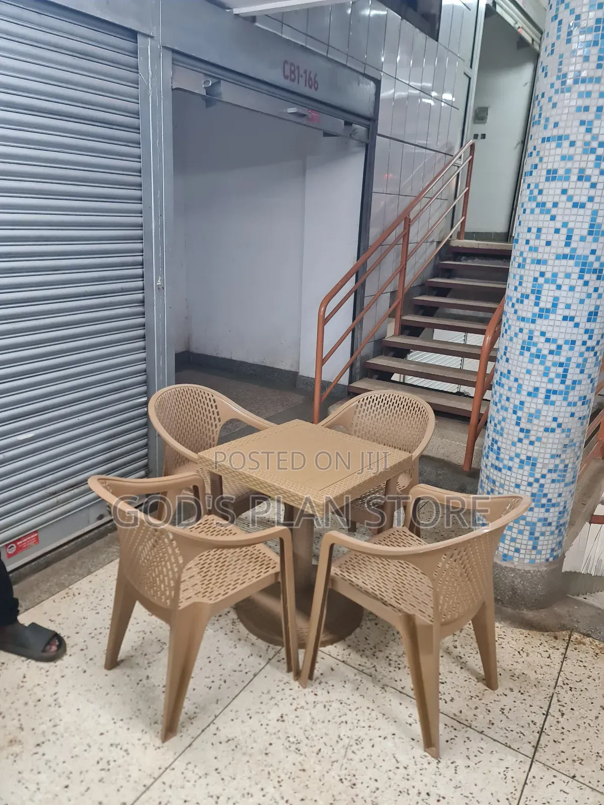 Anmol Plastic Table and Chairs Plastic Table and Chairs for Unique Bar