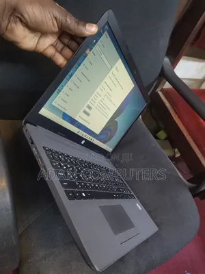 Laptop HP 250 G7 4GB Intel Core i3 HDD+SSD 256GB