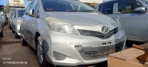 Toyota Vitz 1.0 FWD 3dr 2012 Silver