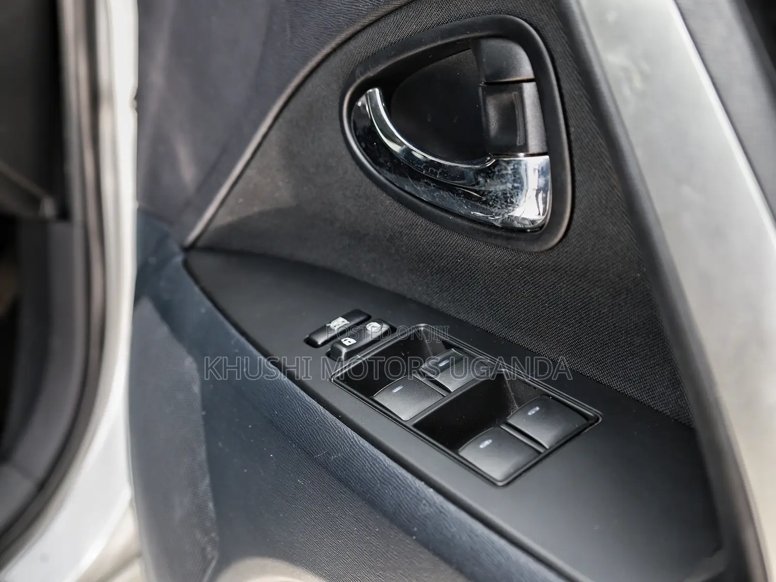Toyota Avensis 2012 Silver