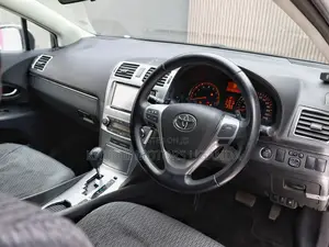 Toyota Avensis 2012 Silver