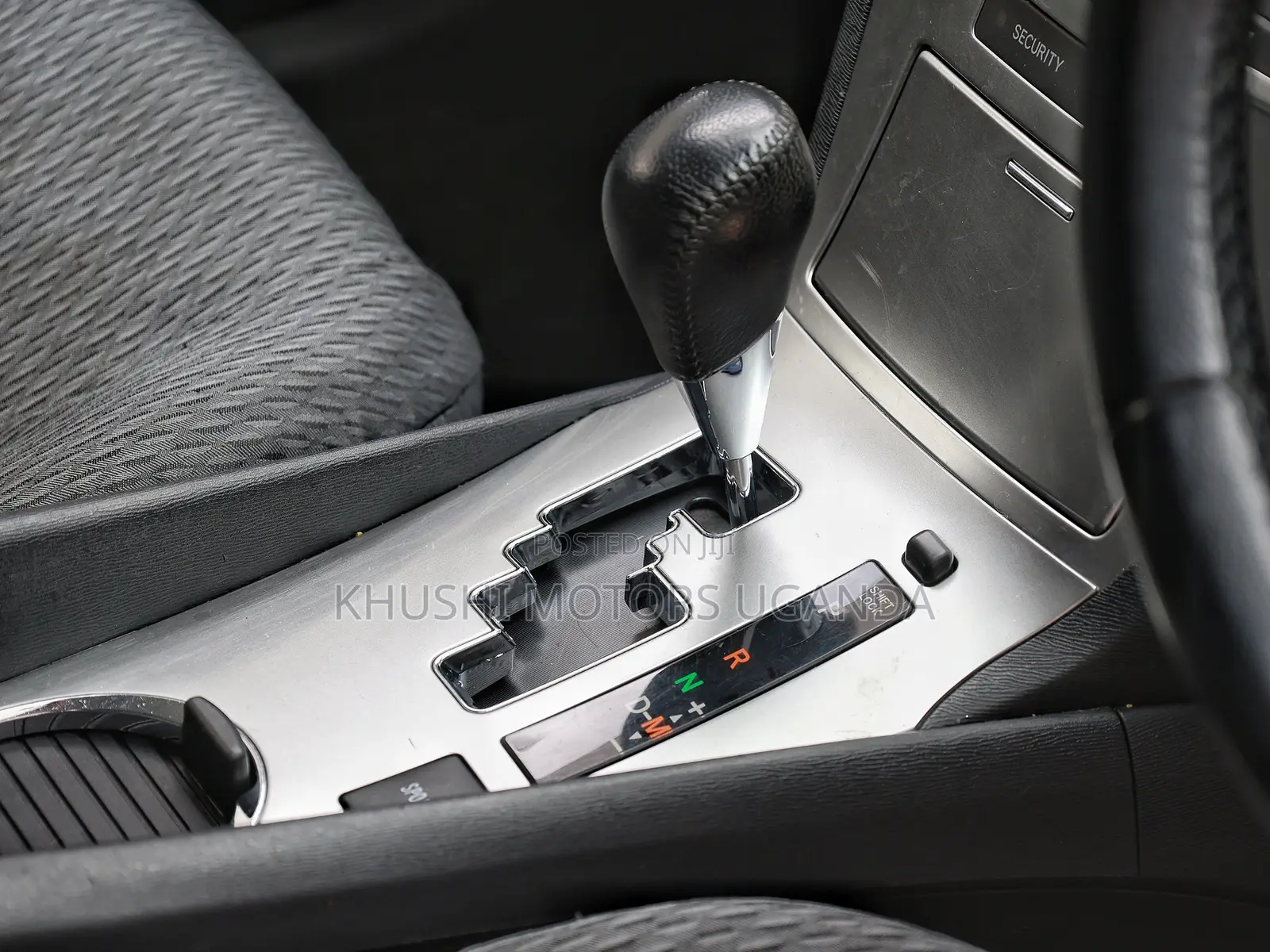 Toyota Avensis 2012 Silver