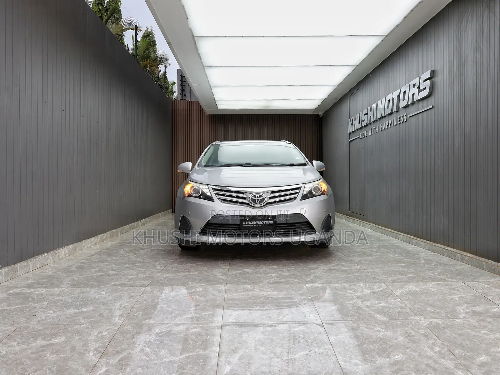 Toyota Avensis 2012 Silver