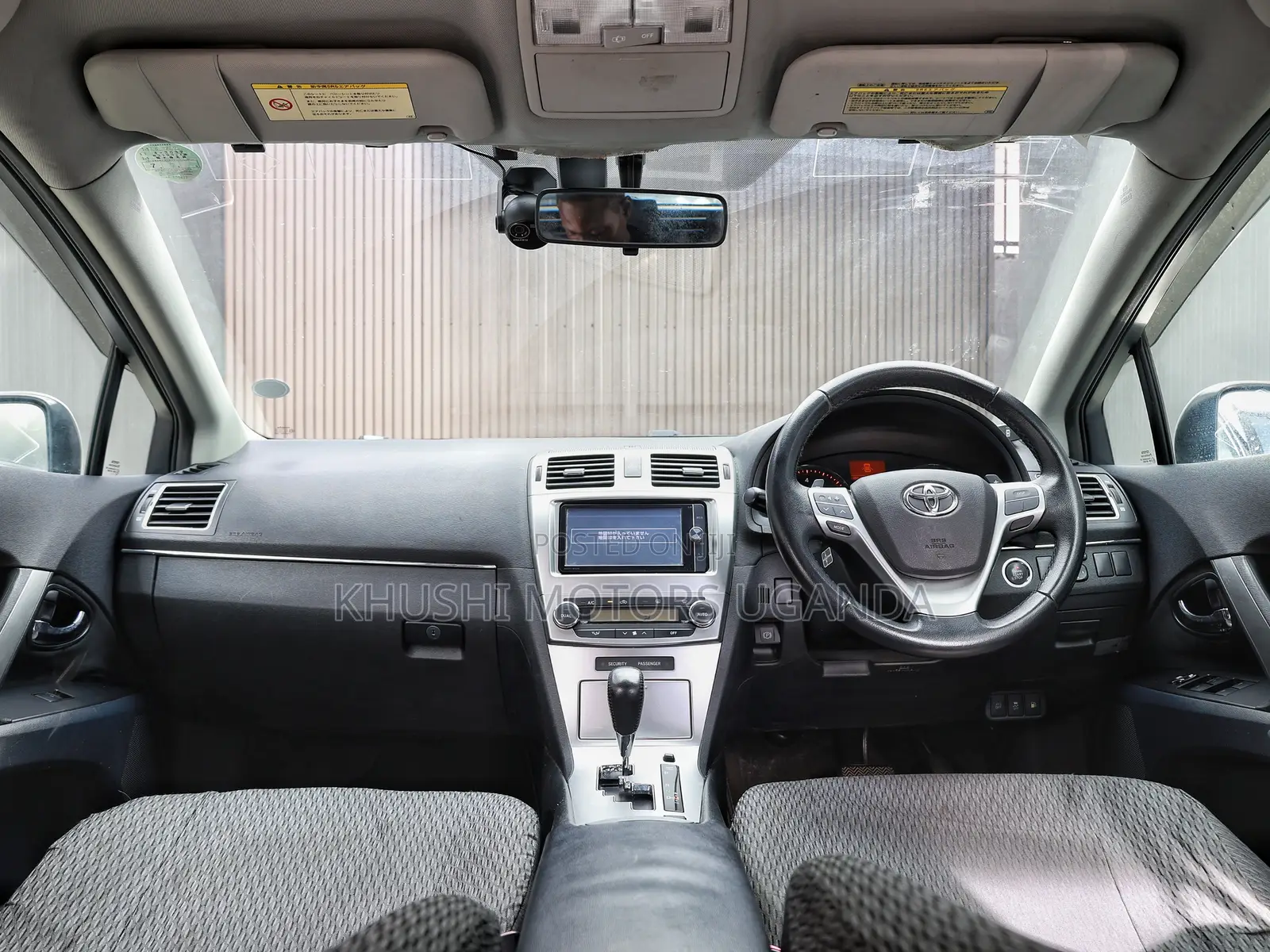 Toyota Avensis 2012 Silver