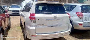 Toyota Vanguard 2012 Off white