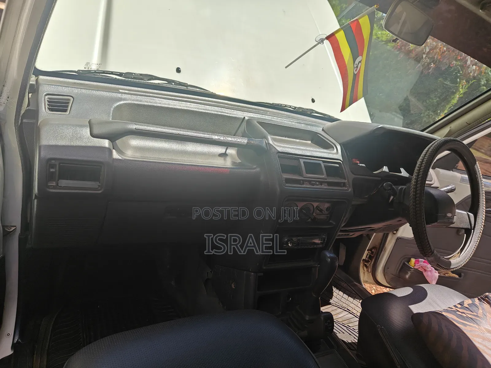Mitsubishi Pajero 1993 Off white