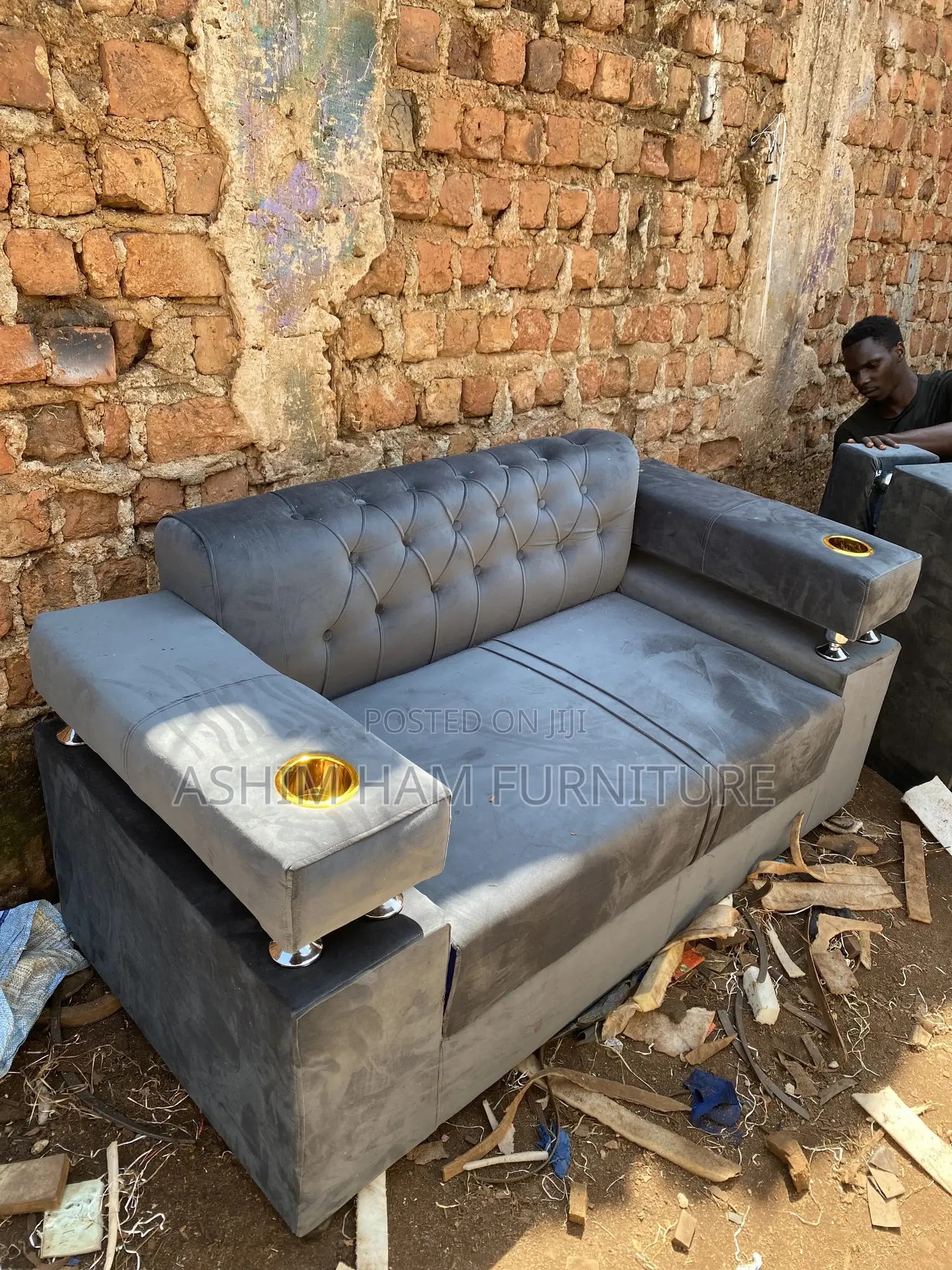 2 Seater Sofa / Gray
