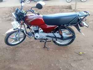 Bajaj Boxer 100 2025 Red