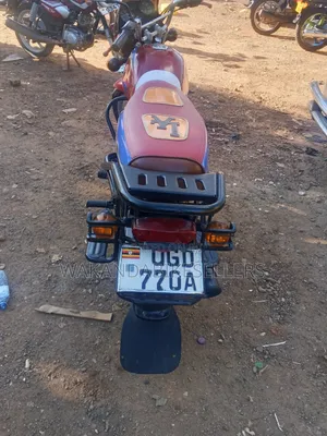 Bajaj Boxer 125 2024 Red