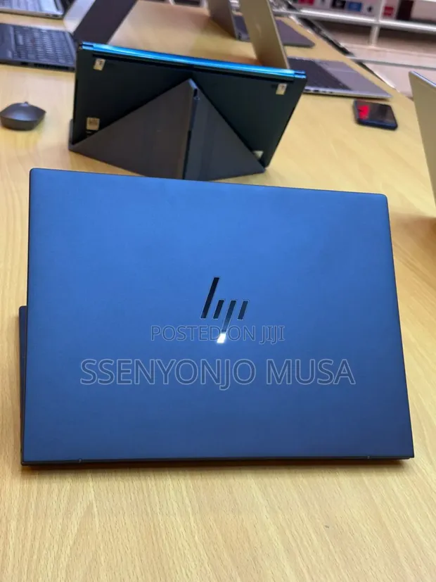 New Laptop HP Dragonfly G4 16GB Intel Core i7 SSD 512GB