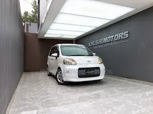 Toyota Porte 2012 Pearl