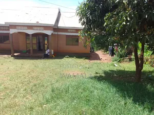 3bdrm House in Private, Division B for sale