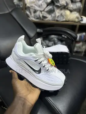 Nike White Baileli