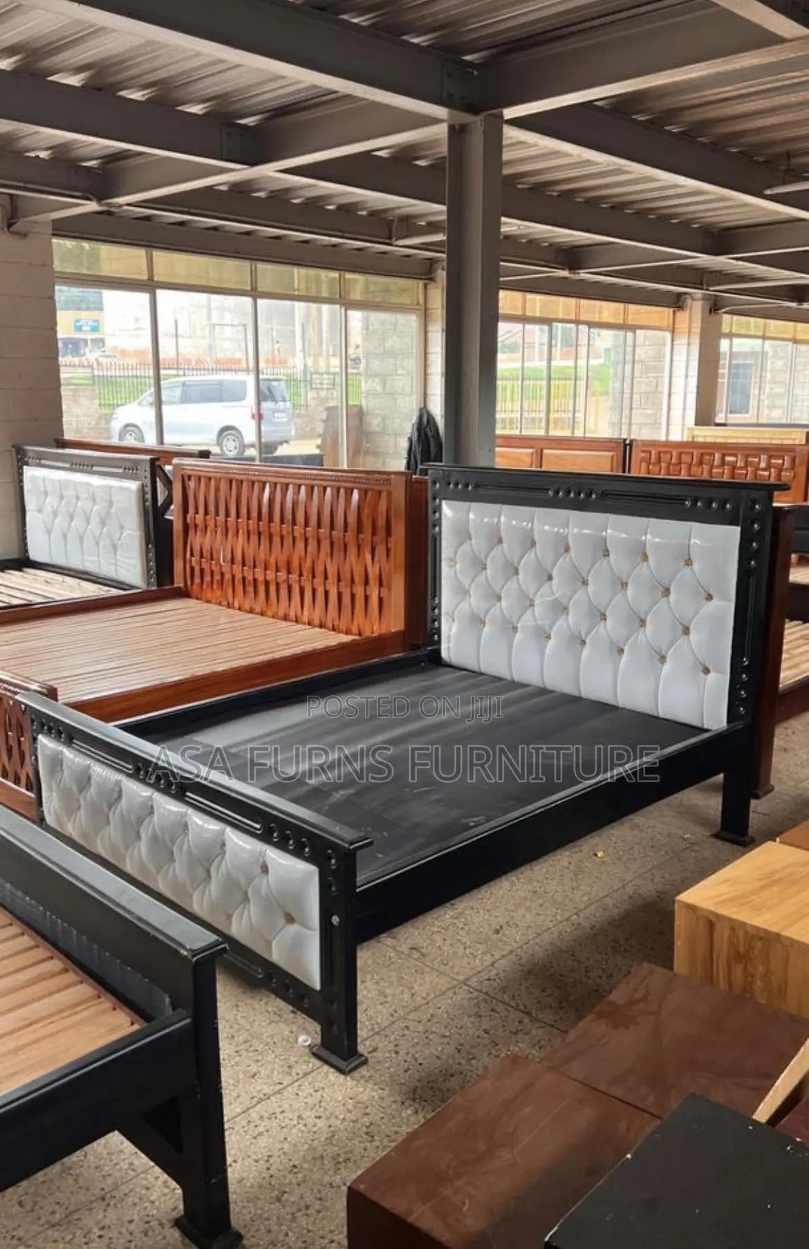 5by6 Lether Bed