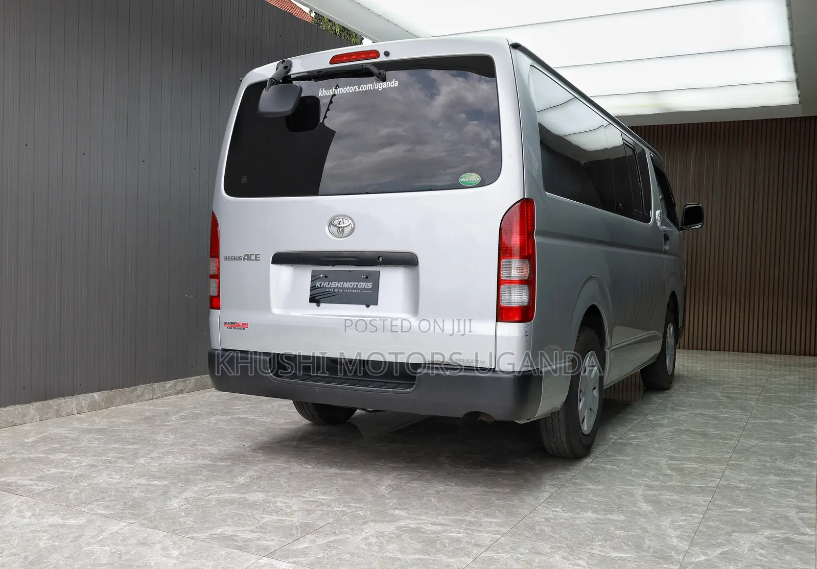 Toyota HiAce 2013 Silver