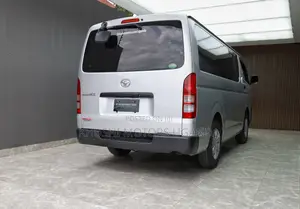 Toyota HiAce 2013 Silver