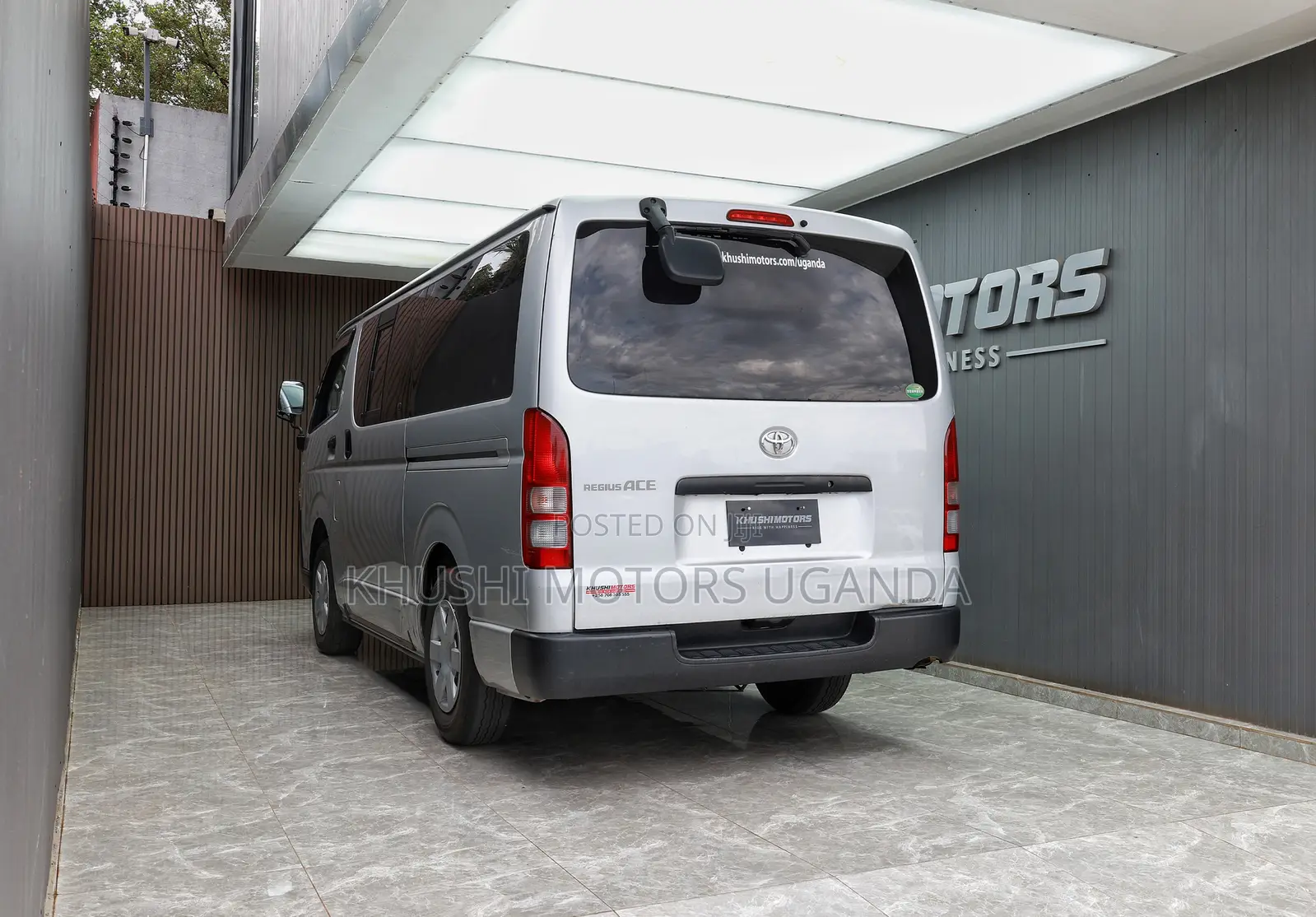 Toyota HiAce 2013 Silver