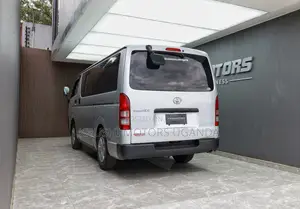 Toyota HiAce 2013 Silver