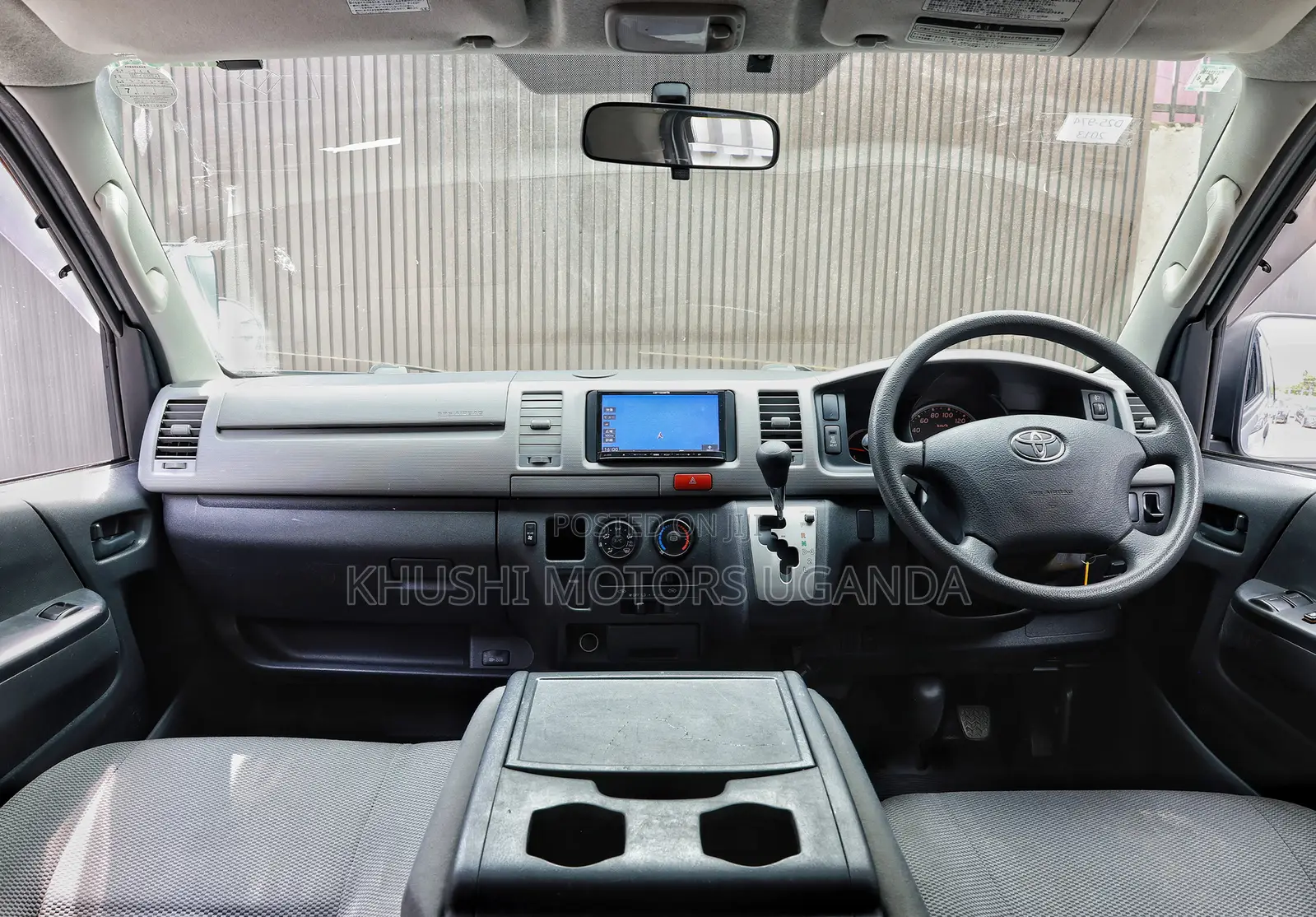 Toyota HiAce 2013 Silver
