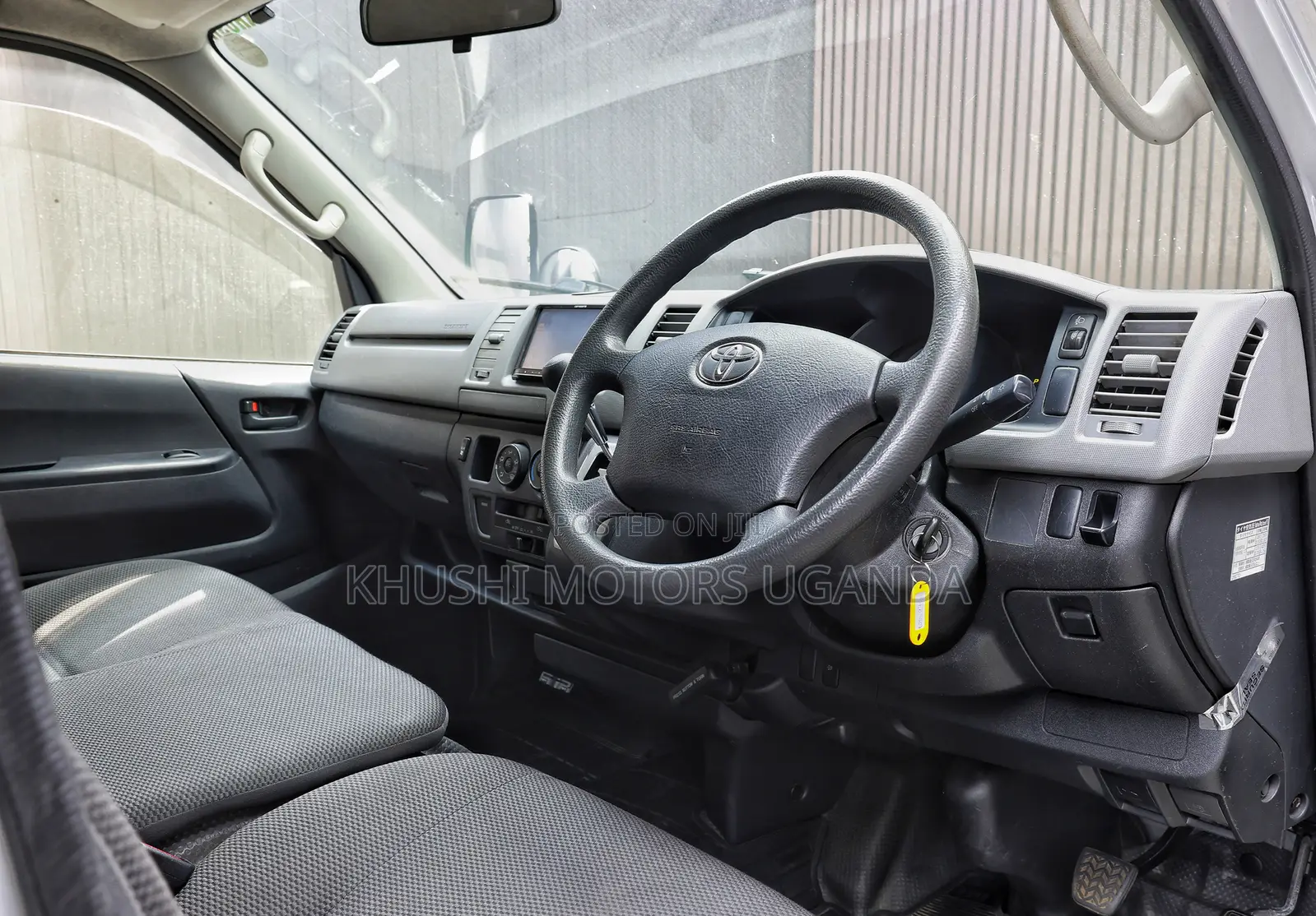 Toyota HiAce 2013 Silver