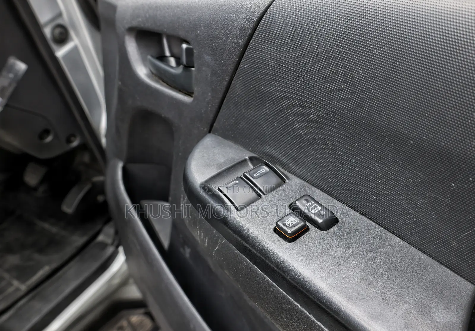 Toyota HiAce 2013 Silver