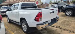 Toyota Hilux 2018 White