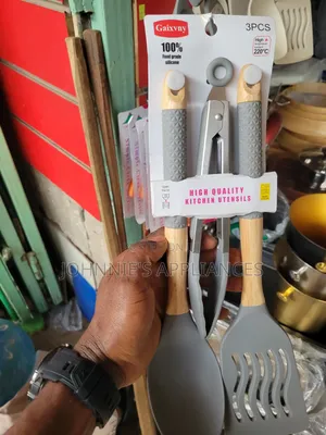 3-Piece Silicone Kitchen Utensil Set With Wooden Handle (Spoon, Turner