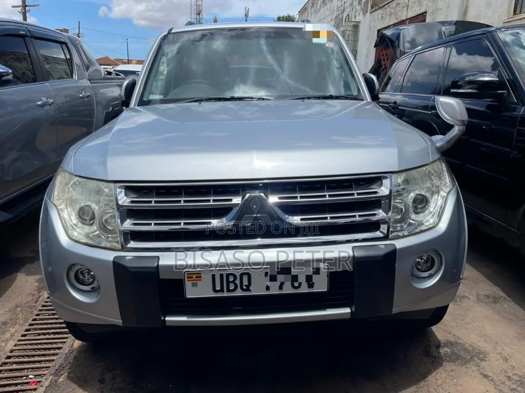 Mitsubishi Pajero 3.0 2010 Silver