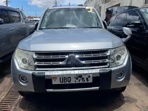 Mitsubishi Pajero 3.0 2010 Silver
