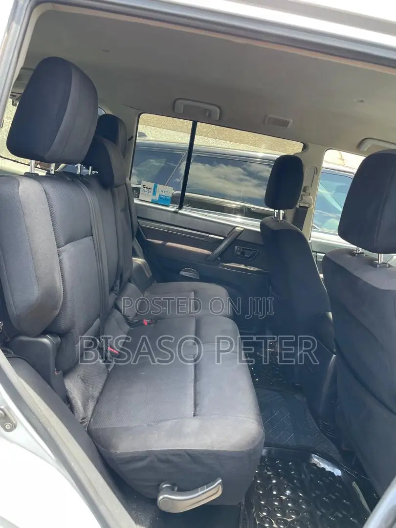 Mitsubishi Pajero 3.0 2010 Silver