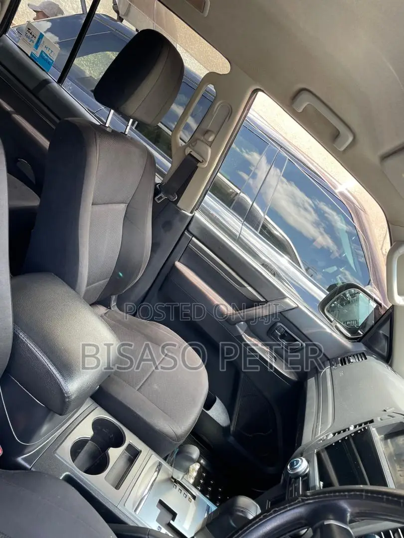 Mitsubishi Pajero 3.0 2010 Silver