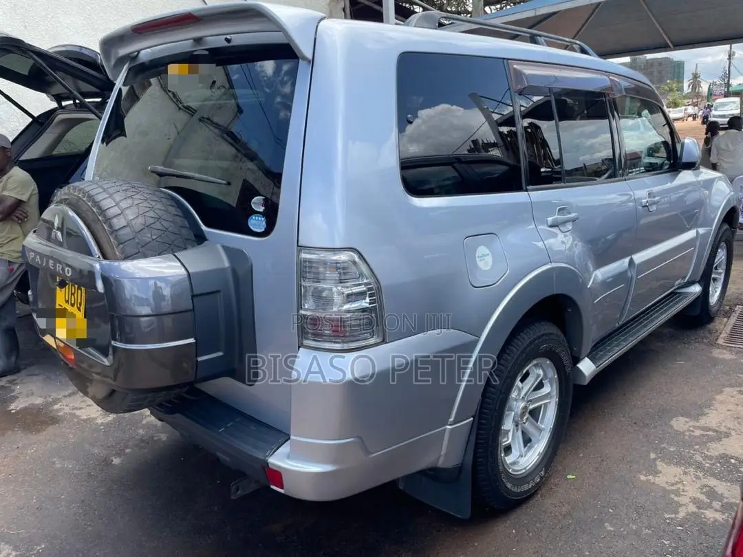 Mitsubishi Pajero 3.0 2010 Silver