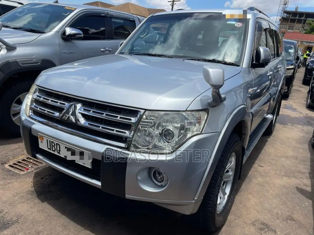 Mitsubishi Pajero 3.0 2010 Silver