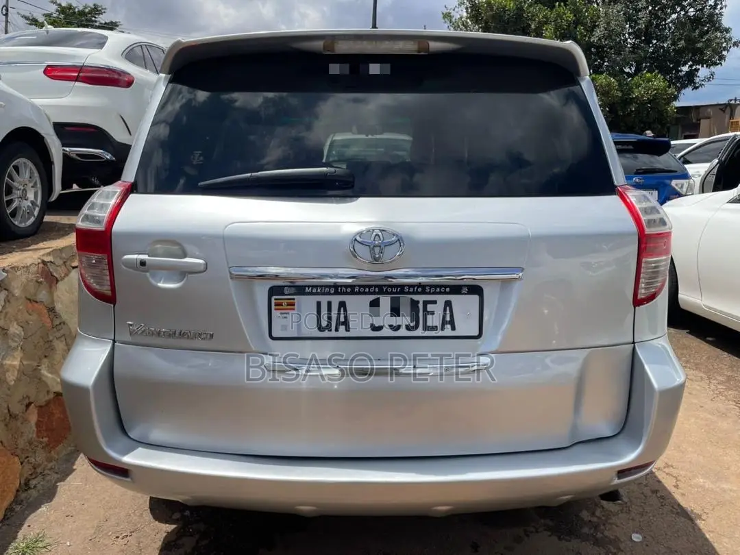 Toyota Vanguard 2011 Silver
