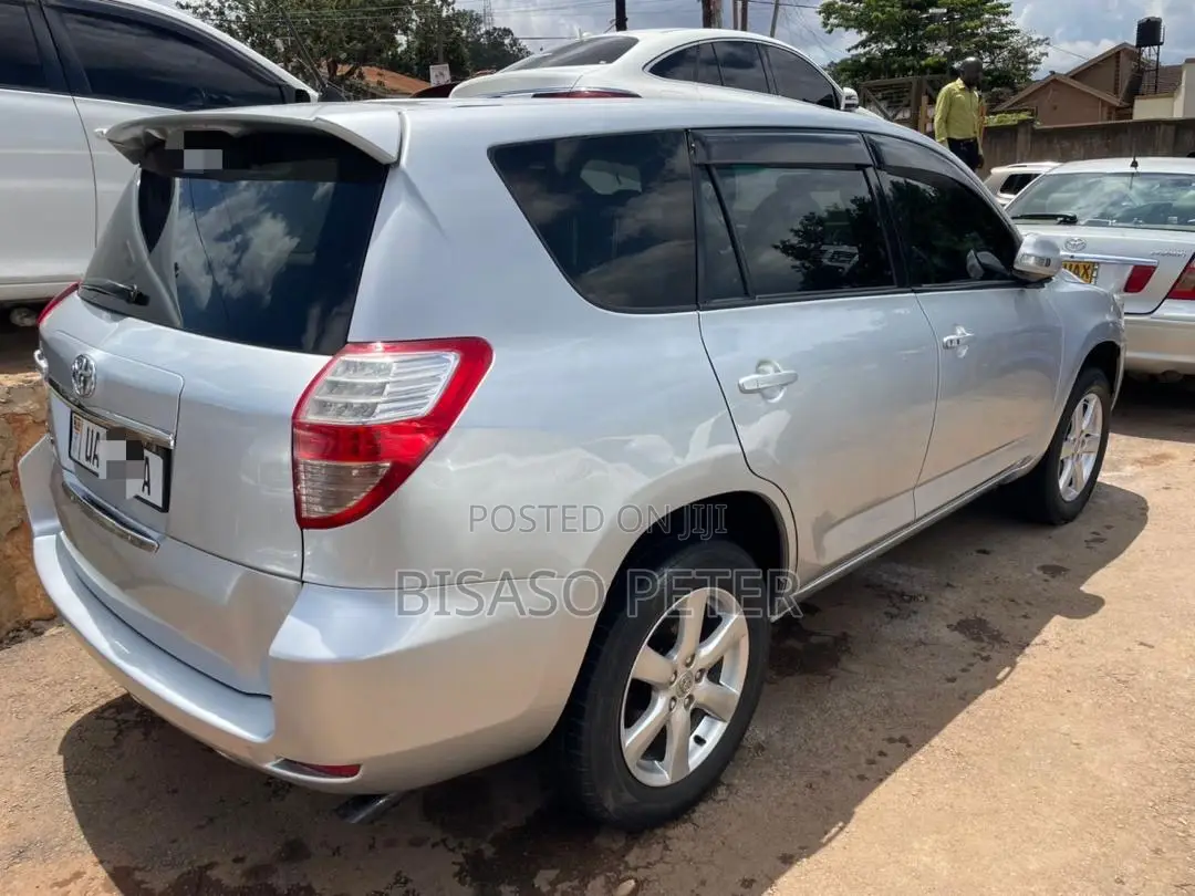 Toyota Vanguard 2011 Silver