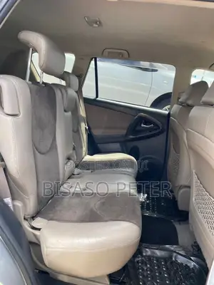 Toyota Vanguard 2011 Silver