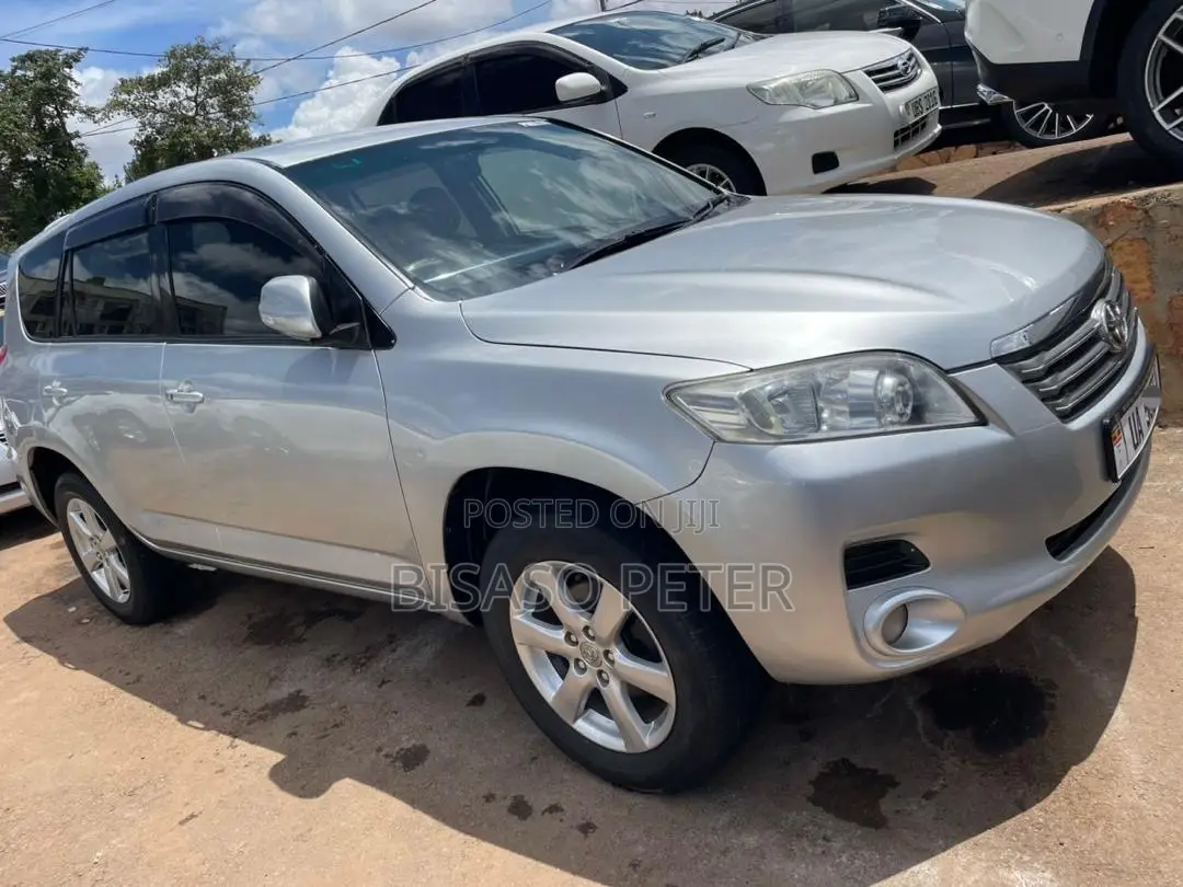 Toyota Vanguard 2011 Silver