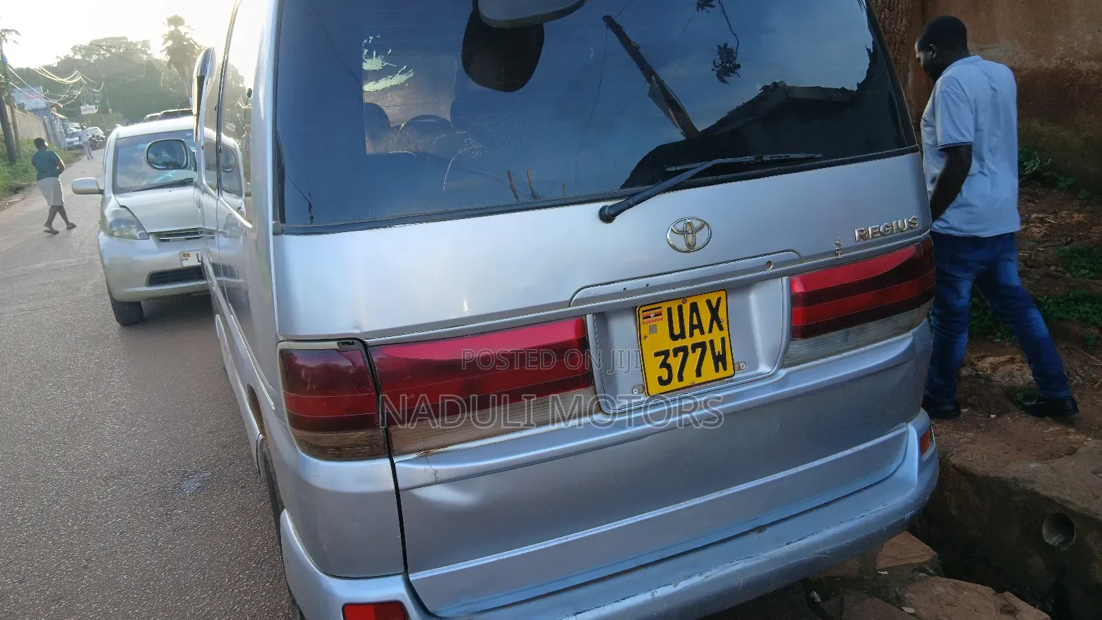 Toyota Regius 1999