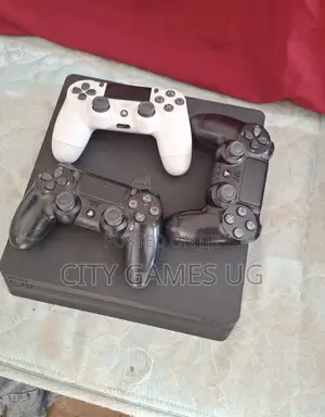 Playstation 4 Ps4 With 3 Controllers 8/10games